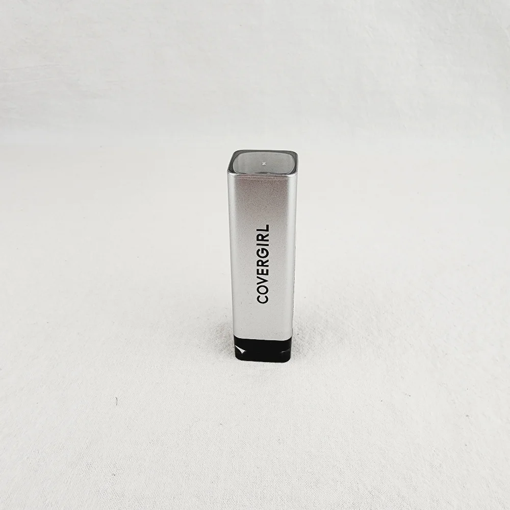 Covergirl Exhibitionist metallic lipstick Shade 555